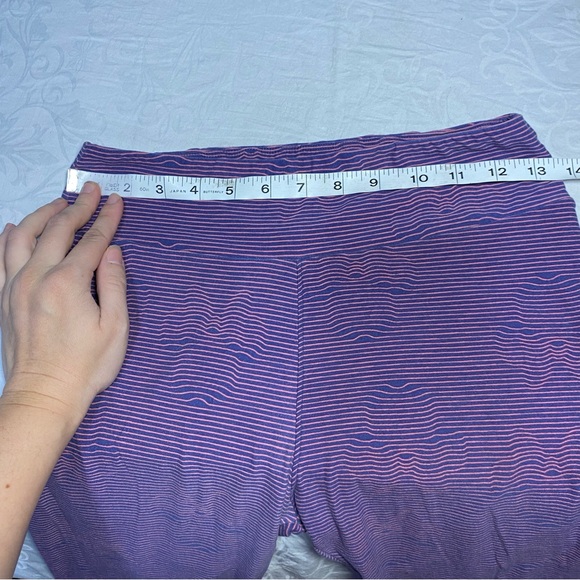 Pink and Purple Wavy Striped Pattern Leggings LulaRoe One Size Soft stretchy - Picture 5 of 9